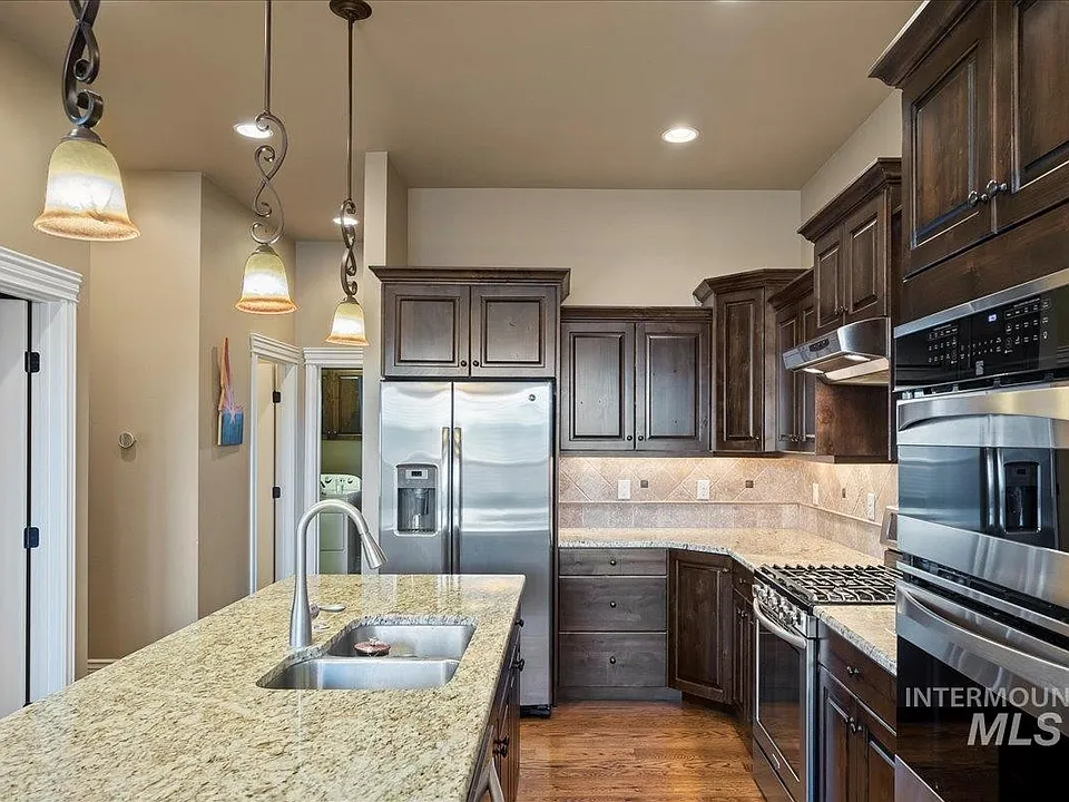 4371 S Metallic Way