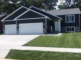 6763 Clarkia Dr NW, Rochester, MN 55901