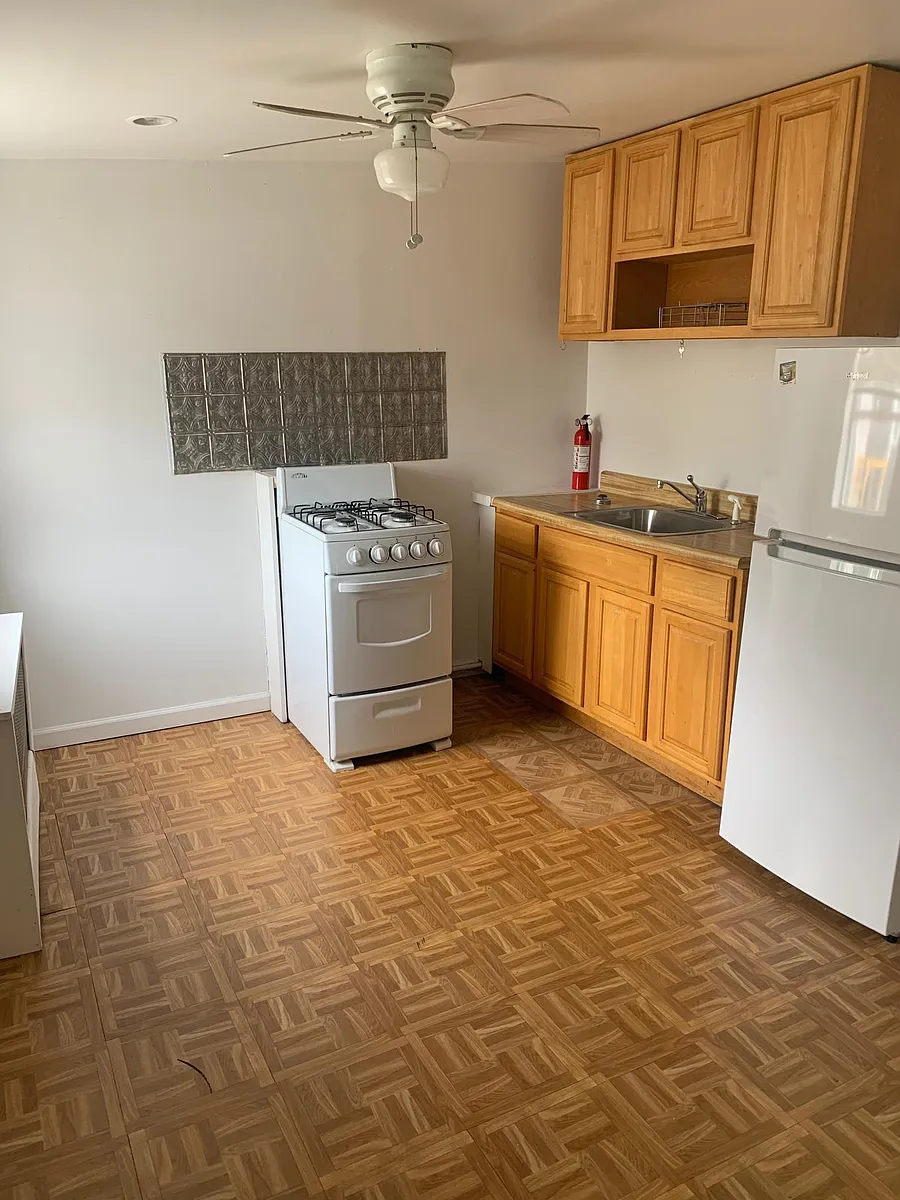 Building Photo - 914 S 19th St #3