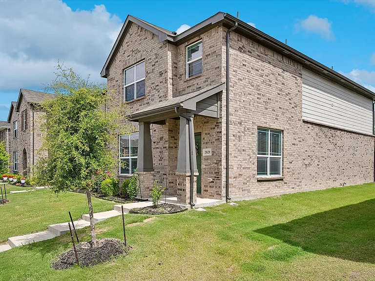2829 Bellflower Dr — Photo 2