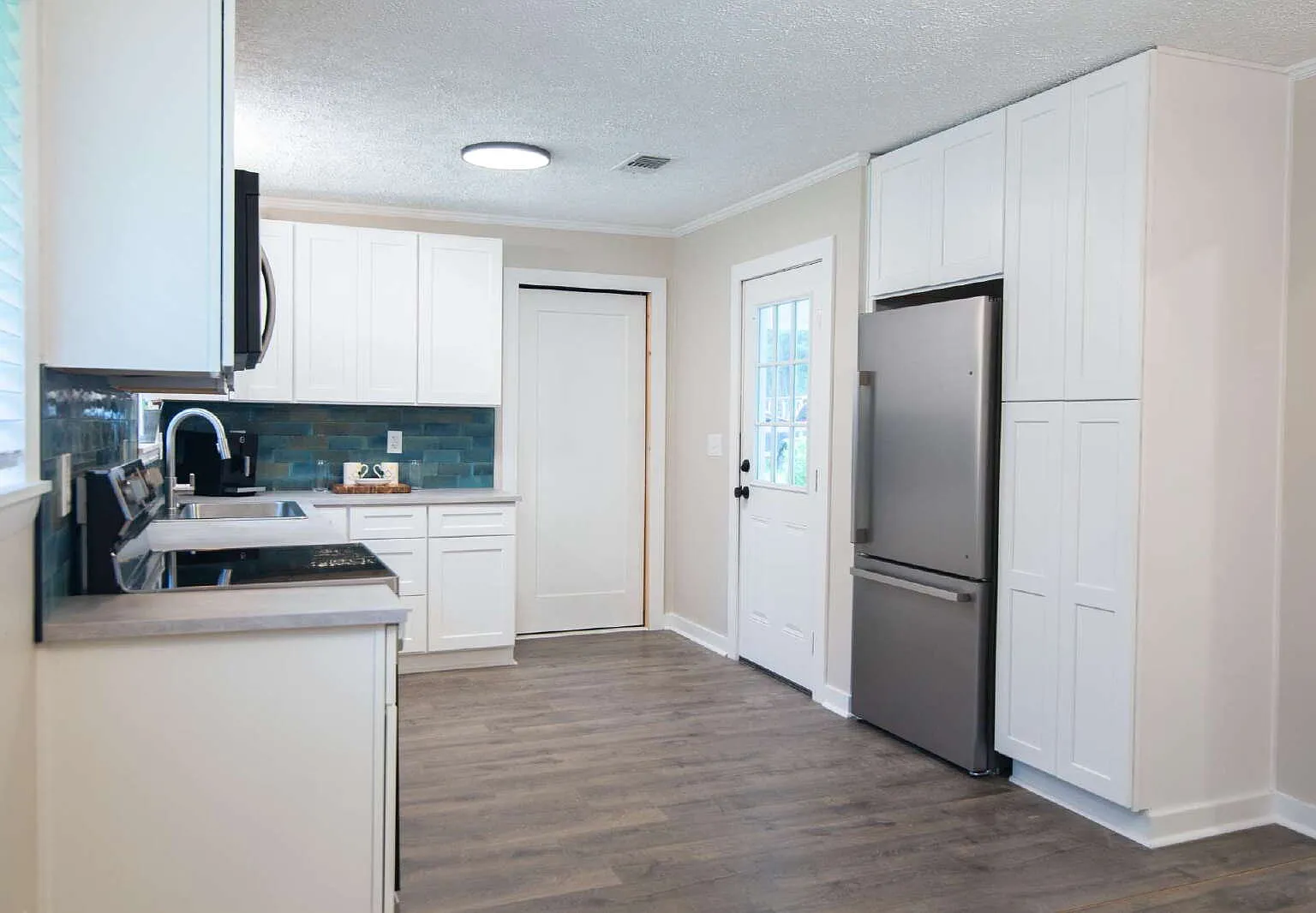 3 bed, 1.0 bath, 1100 sqft, $1,595 — Photo 4