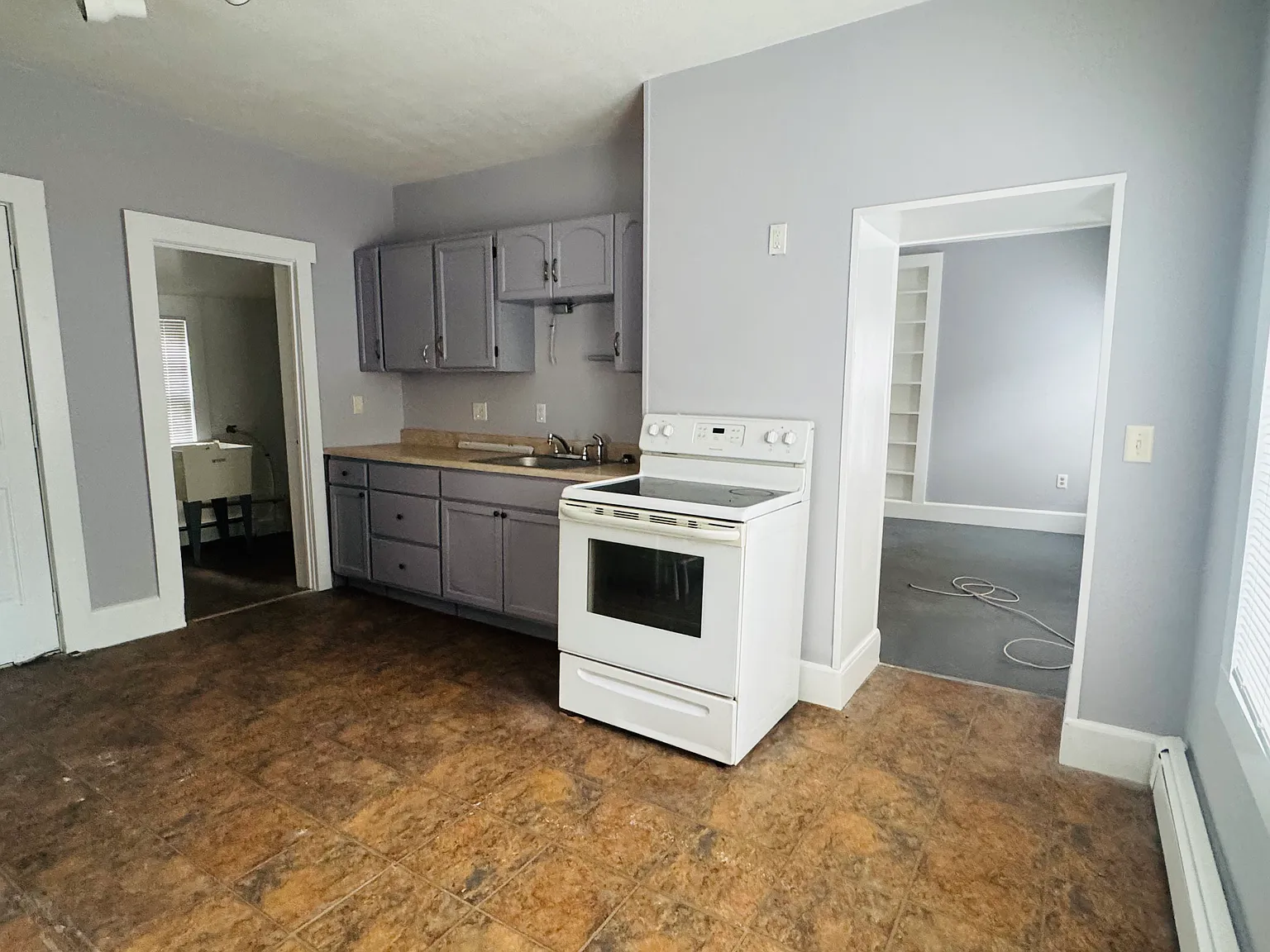 3 bed, 850 sqft, $1,800 — Photo 3