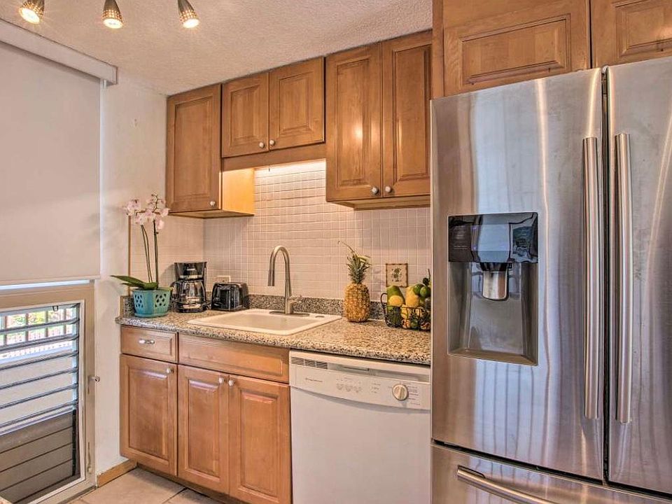Fully equipped kitchen.