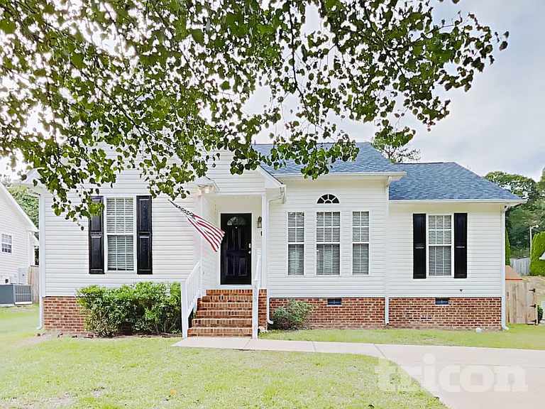 305 Aqua Marine Ln — Photo 2