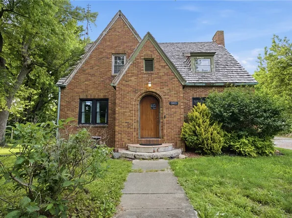 1811 Madison Ave, Charleston, IL 61920
