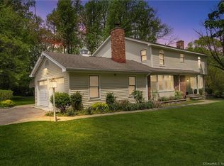 8 Carriage Dr, Norwalk, CT 06850