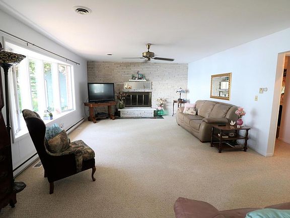3rd image of 44779 N Shore Dr