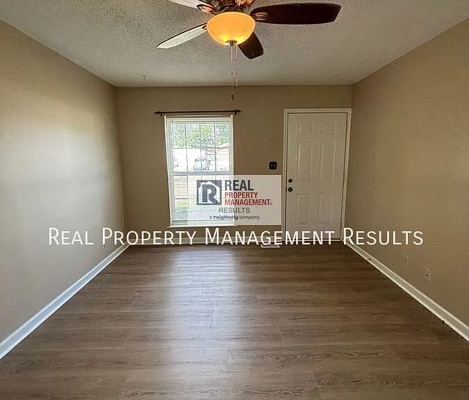 1916 N Iroquois Dr — Photo 3