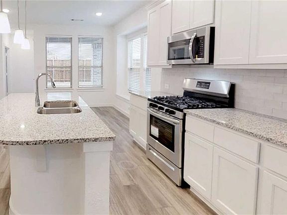 4th image of 2800 Lolita Way Cor