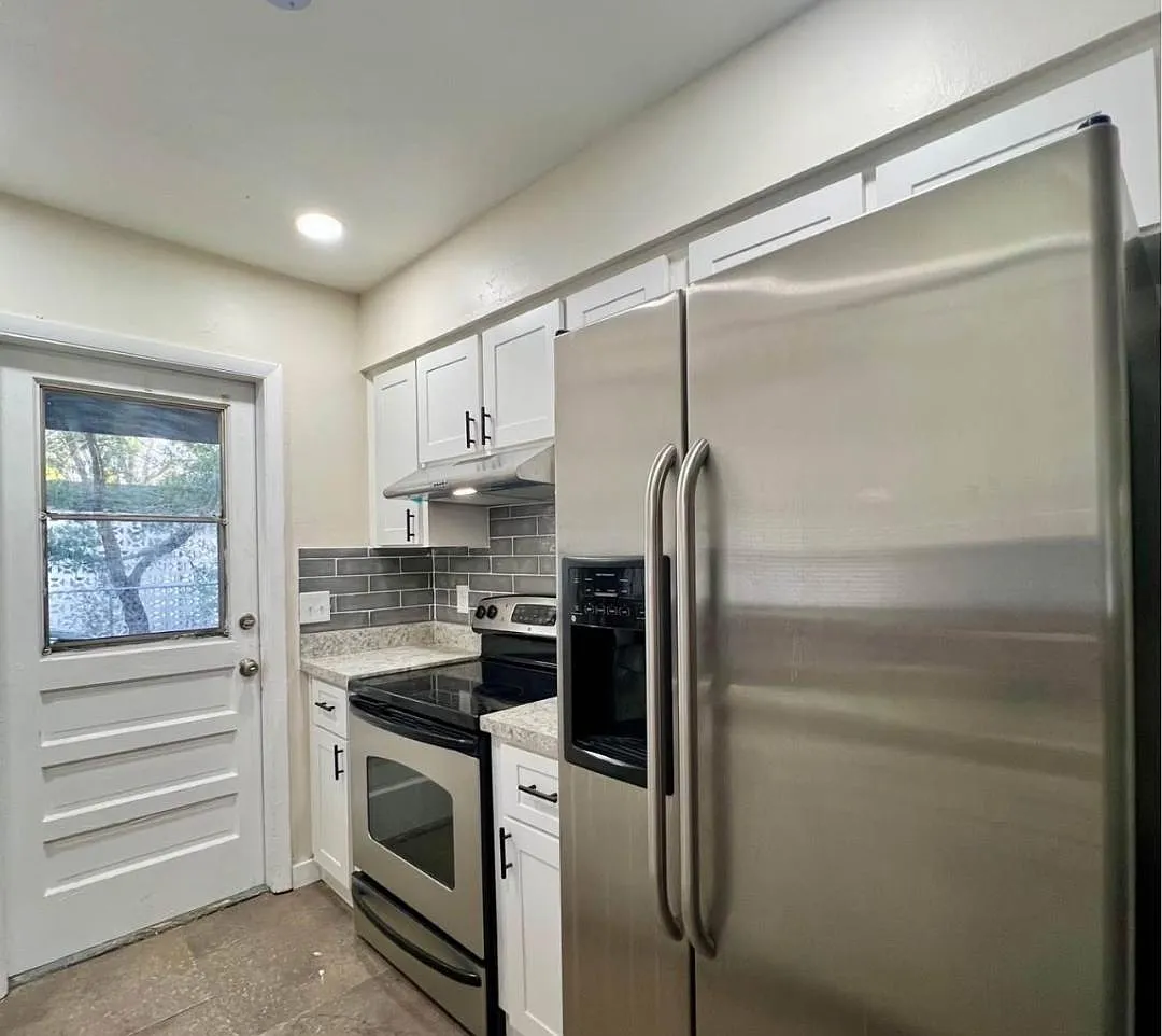 3 bed, 891 sqft, $1,795 — Photo 3