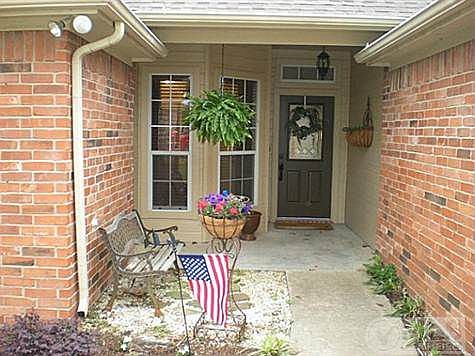 2nd image of 703 Colony Dr