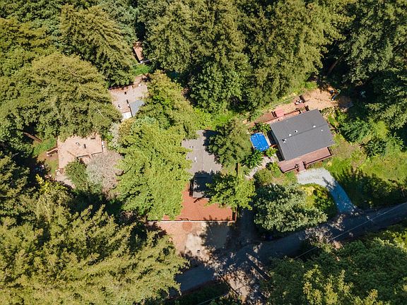 4th image of 10690 West Dr