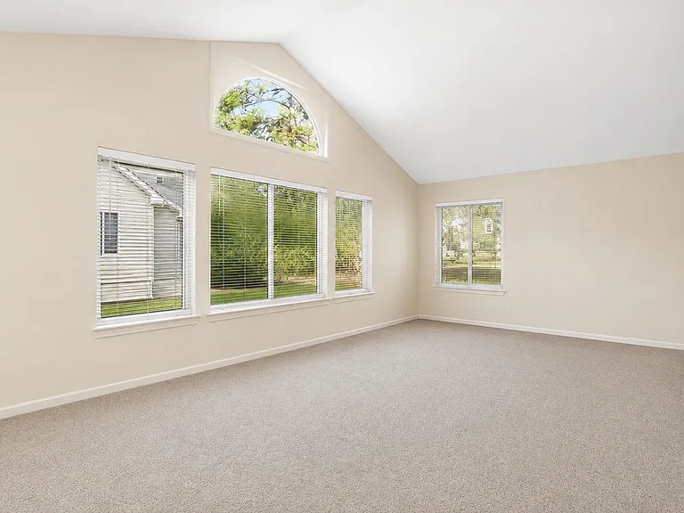116 Mimosa Dr — Photo 4