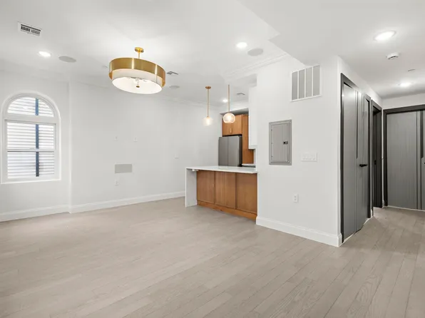 133 Clifton Place image 2 of 20