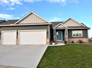 1223 Tikalsky St SE, New Prague, MN 56071