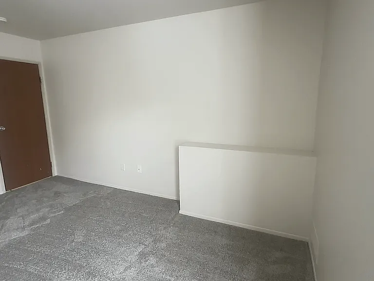Park Lane Apartments — Photo 34