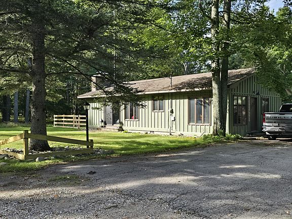 2nd image of 4355 N Wood Rd