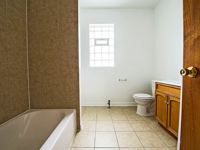 654 N Pine — Photo 18