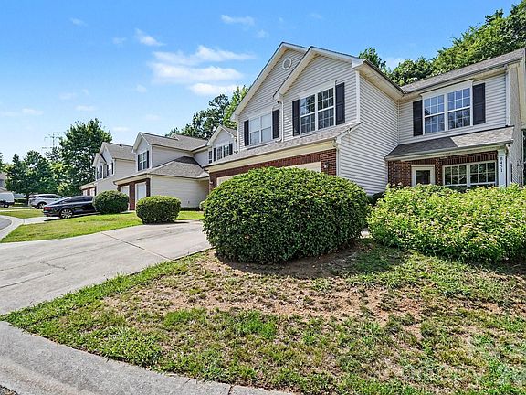3rd image of 8451 Carolina Lily Ln