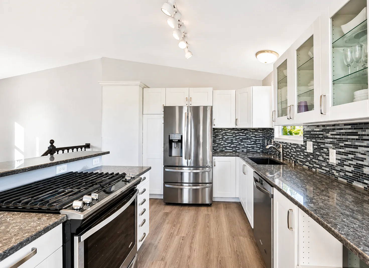 6 bed, 2174 sqft, $600 — Photo 2
