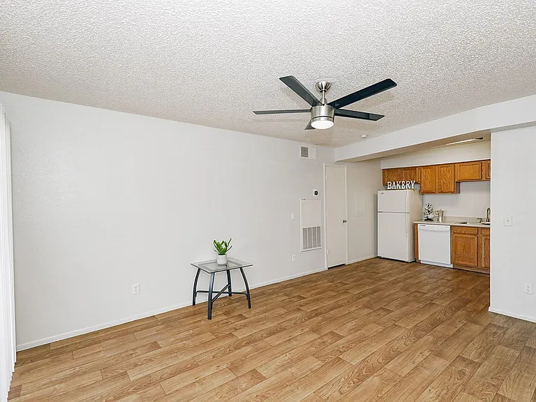 The Canyons on Colter Apartments — Photo 24