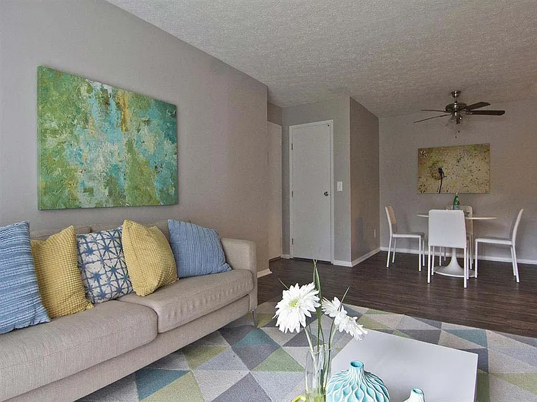 Camelot East Apartments — Photo 10
