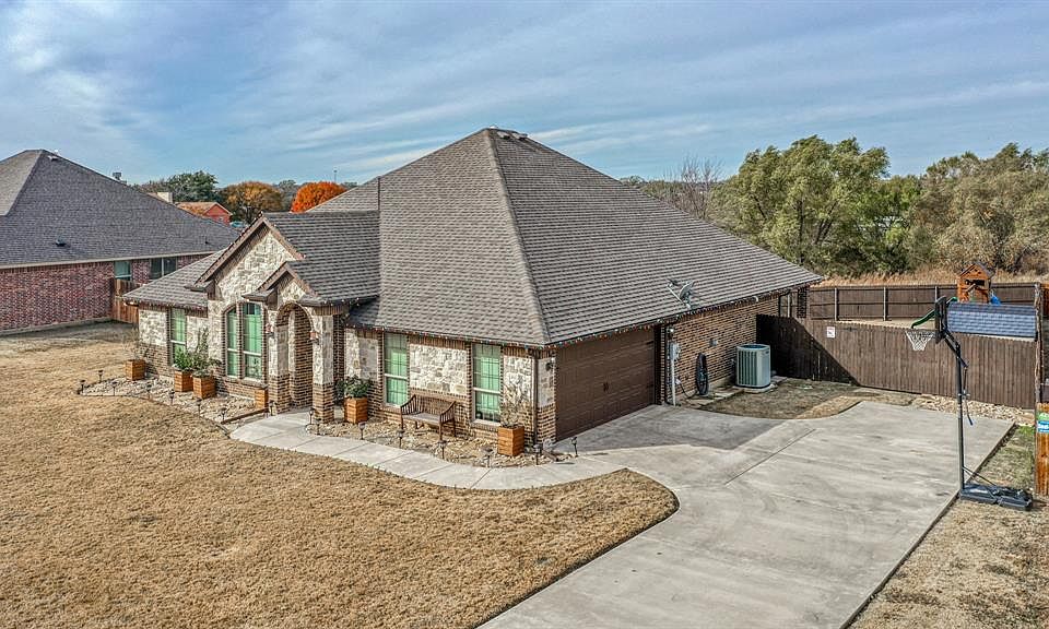 1st image of 127 Holmes Ln