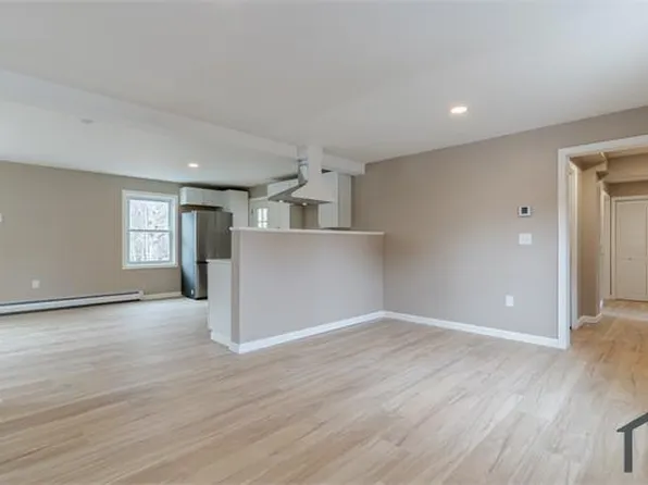 60 Charles St, Farmington, NH 03835