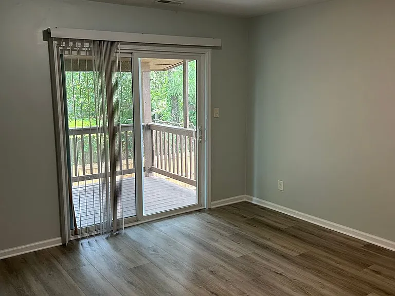 102 Brenda Dr — Photo 5