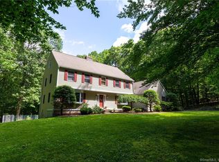 4 Lilac Ln, Easton, CT