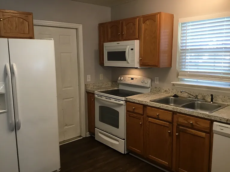 38 Sandy Pointe Dr — Photo 3