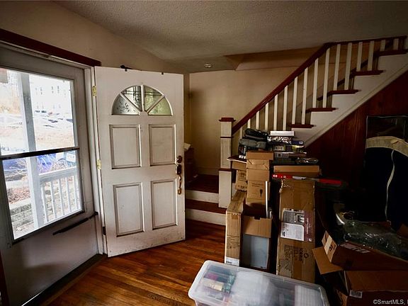4th image of 138 Sunnyside Ave