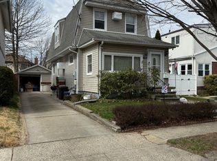 104 Barwick St, Floral Park, NY