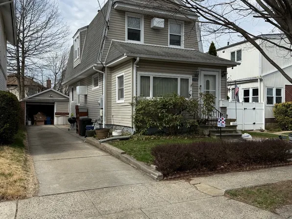 104 Barwick St, Floral Park, NY 11001