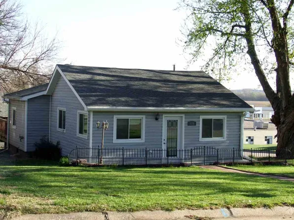 600 13th St, Auburn, NE 68305