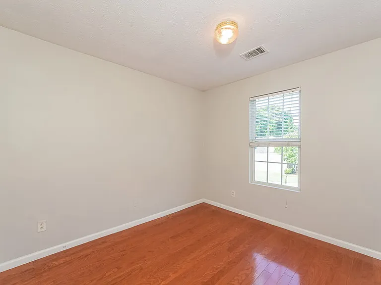 2124 Oakland Spring Dr — Photo 14