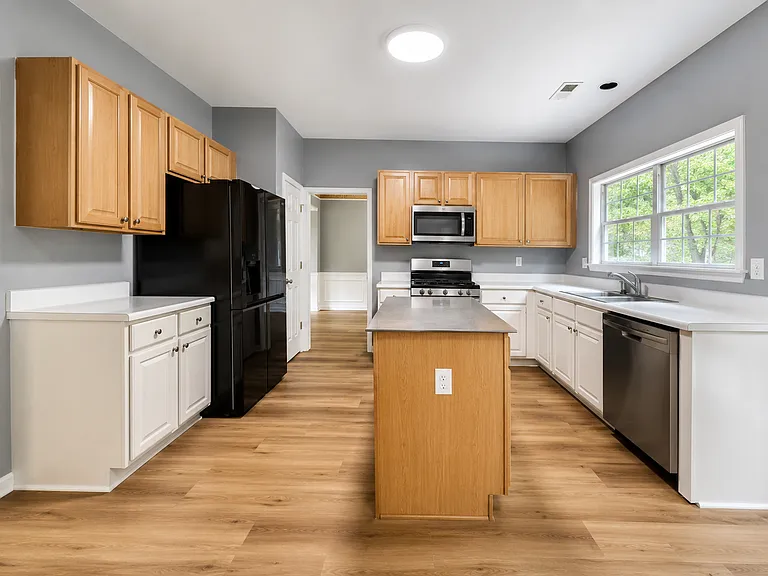 2923 Stanstead Cir — Photo 3
