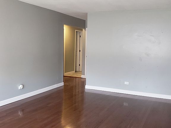 5th image of 654 Sibley Blvd