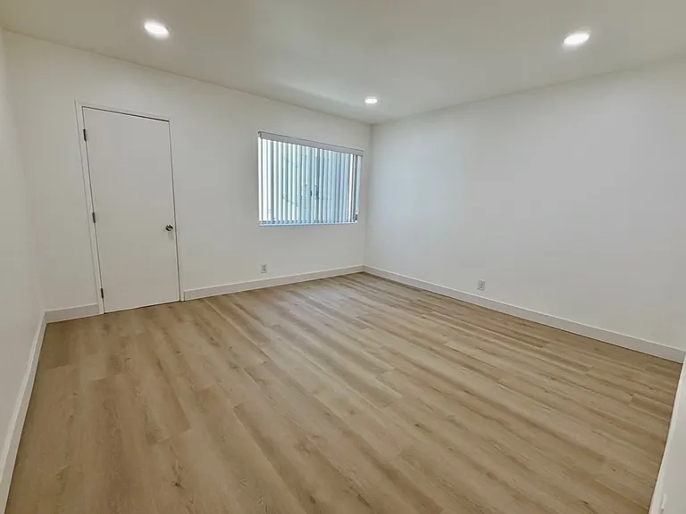 1346 N Laurel Ave #104 — Photo 7