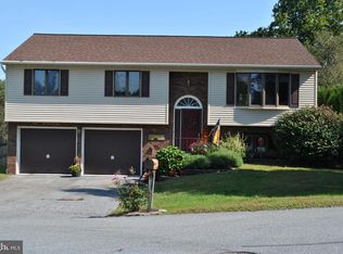 17 Julie Ave, Elizabethtown, PA 17022