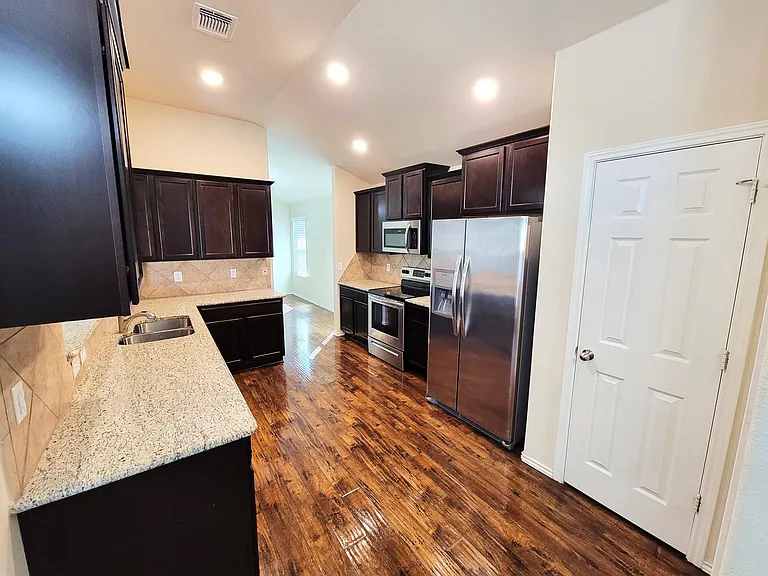 4805 Mohawk Dr — Photo 12