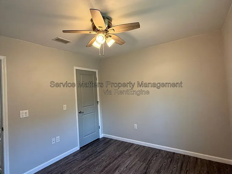 5553 Riviera Dr — Photo 24