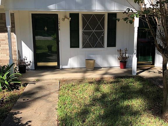 3rd image of 1214 Pinecrest St