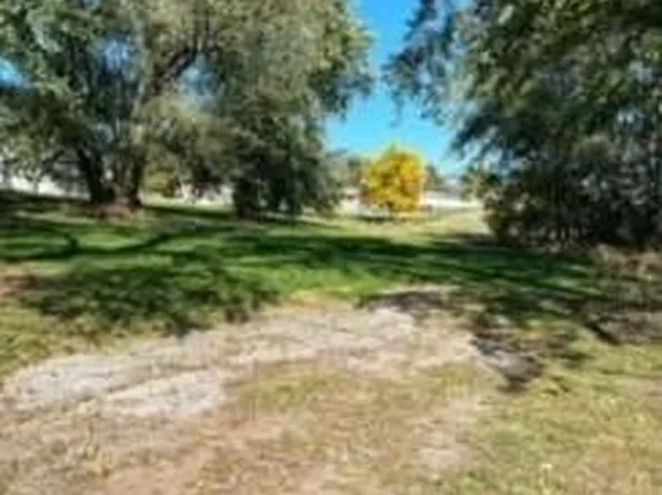 305 B St, Mound City, MO 64470