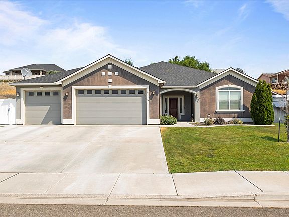 2nd image of 4715 Bermuda Dunes Dr