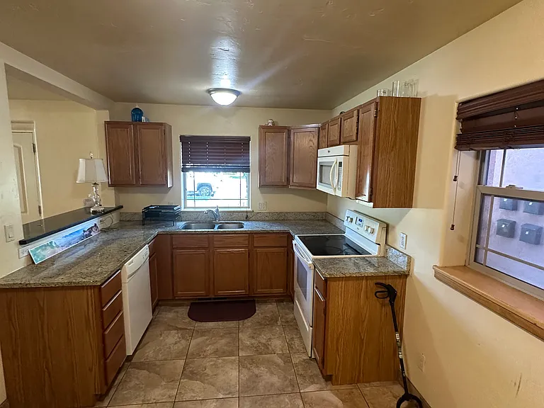1109 Belford Ave — Photo 7