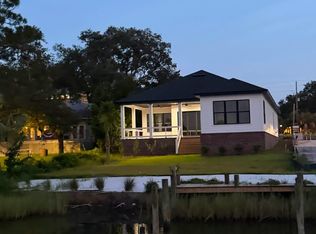 8 Yacht Club Dr NE, Fort Walton Beach, FL 32548