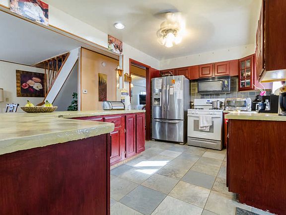 3rd image of 311 Windsor St
