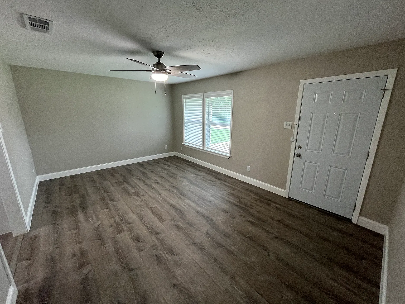 2 bed, 852 sqft, $1,750 — Photo 2