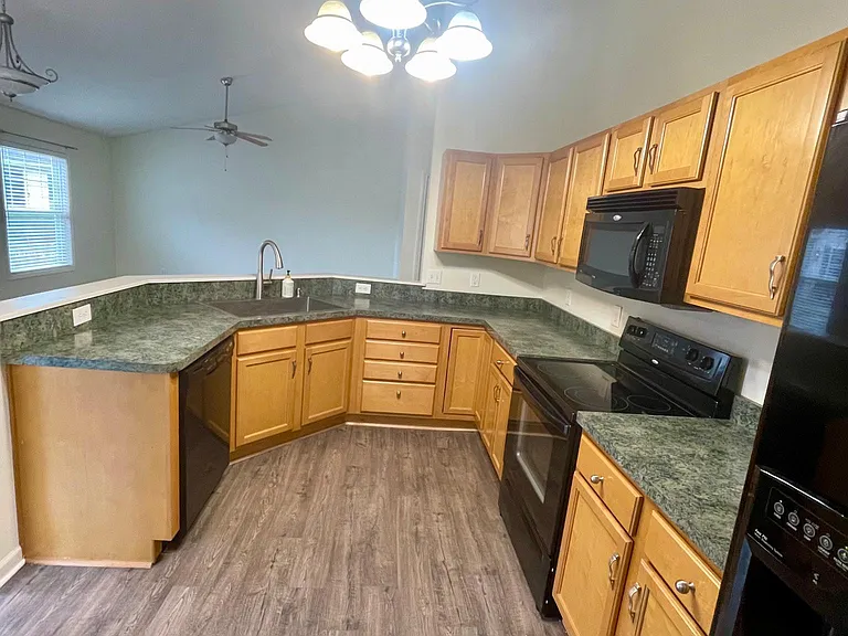 3524 Durham Ln — Photo 9